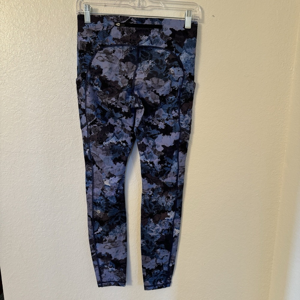 Lululemon Speed Up Tight *Full-On Luxtreme 28" Screen Camo Multi Blue Sz 6 C4 - Picture 4 of 6